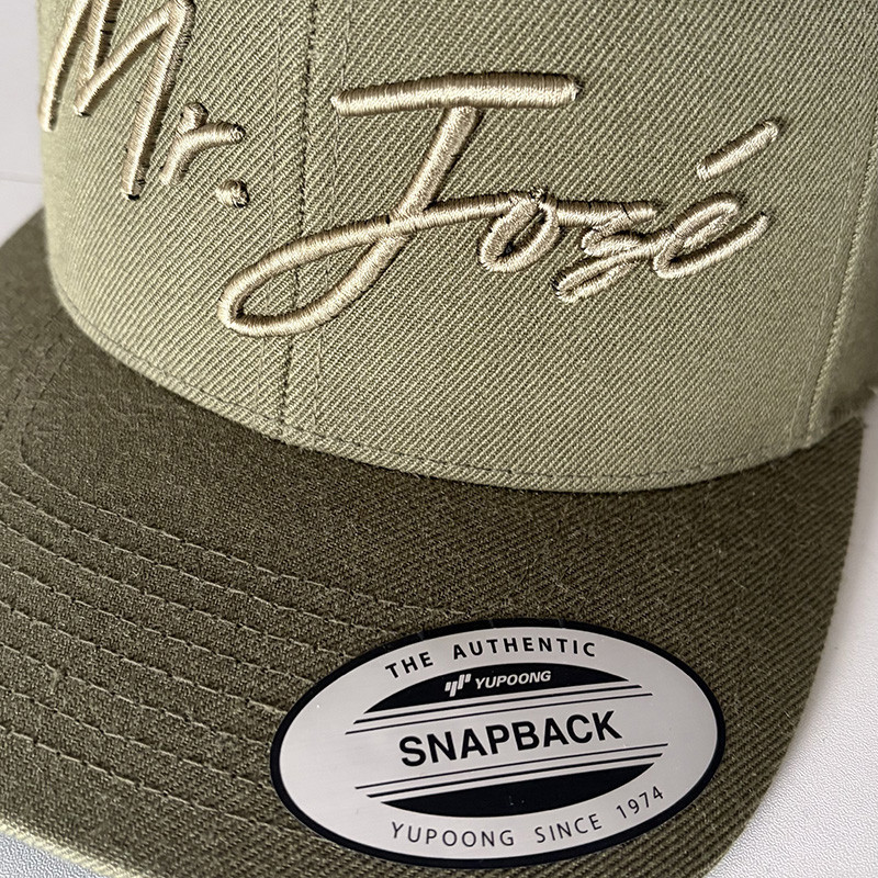 Snapback z haftem Mr. José