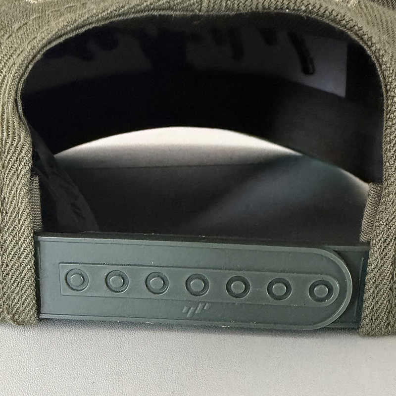 Snapback z haftem Mr. José