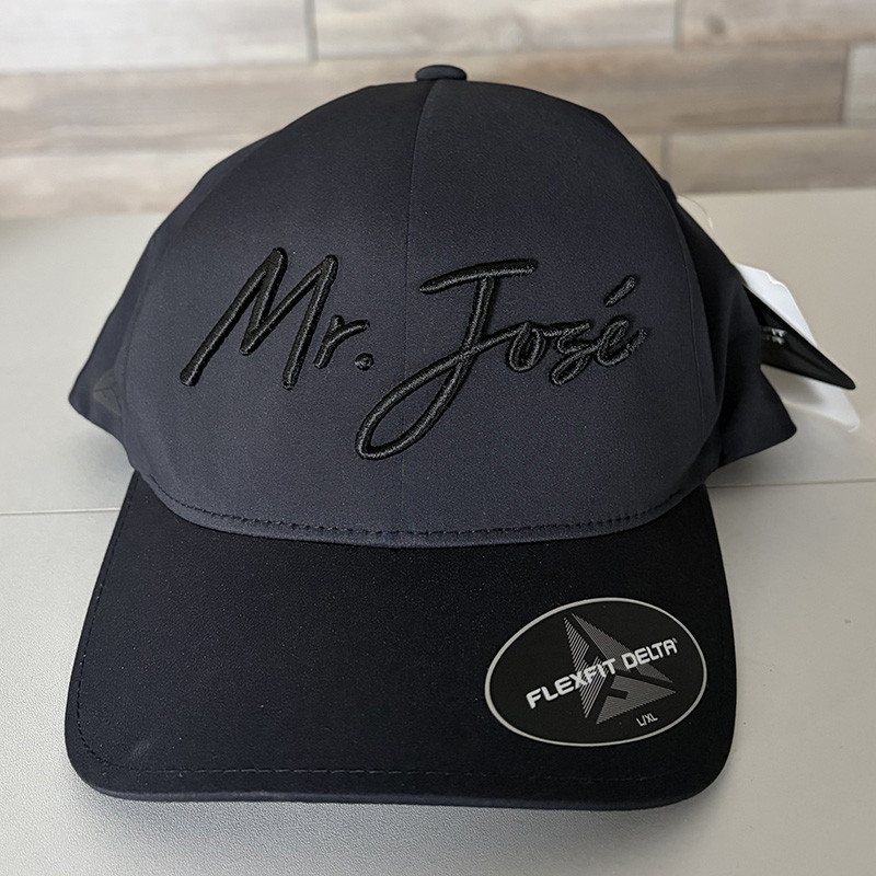 Snapback s výšivkou Mr. José
